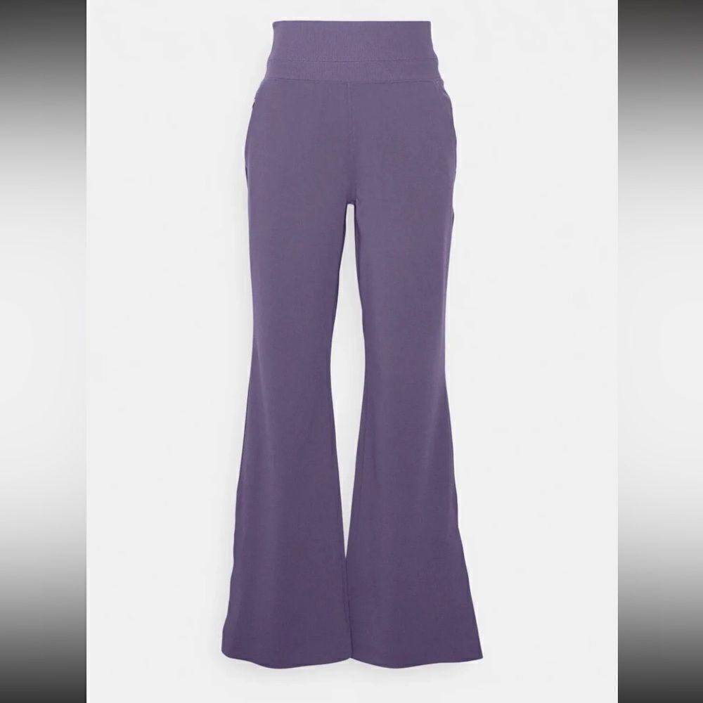 NWOT- Athleta- purple wide leg active pants- Size Large
